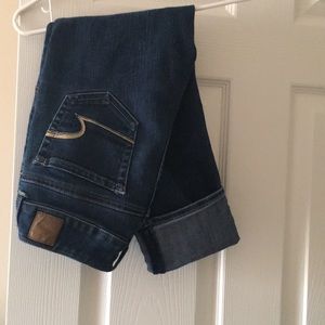 Cropped American Eagle capris.